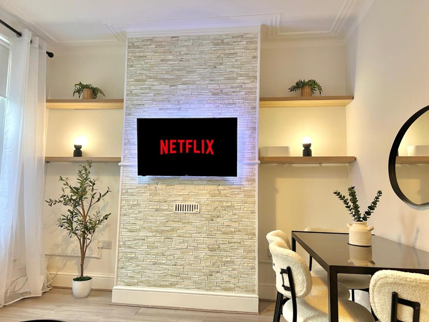Cosy & Stylish - Boho 2 Bed Flat With Garden Apartment *