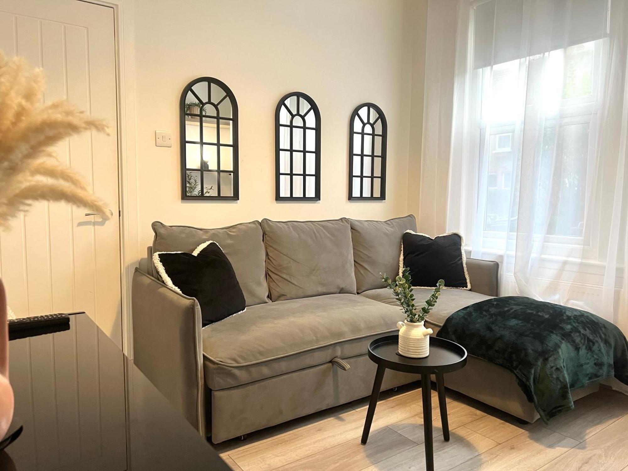Cosy & Stylish - Boho 2 Bed Flat With Garden