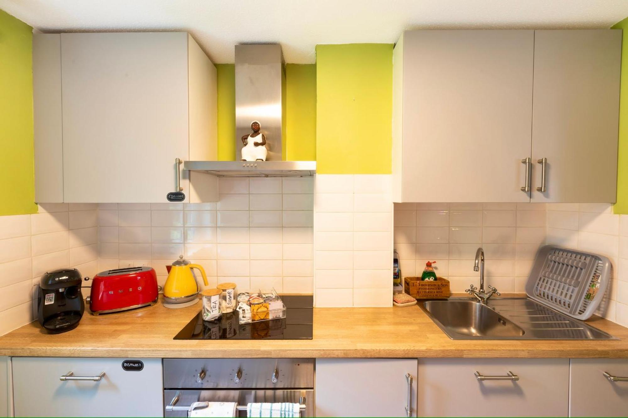 Apartment Luxury 5 Star Retreat, London Bridge Apt, With Free Parking-Mobilerate Offers-Genius Bdc Offers-Wifi-Games-Netflix-Citycenter- Sleeps7! *