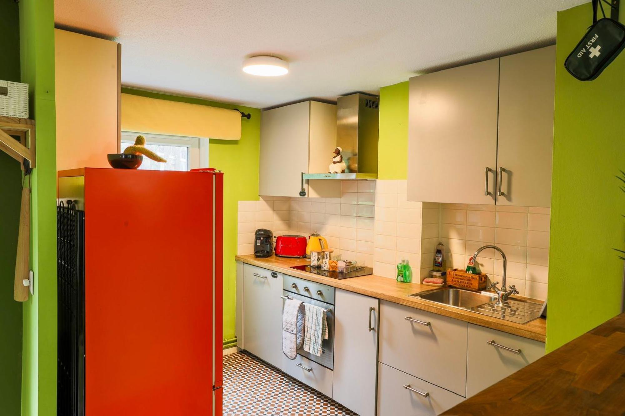 Luxury 5 Star Retreat, London Bridge Apt, With Free Parking-Mobilerate Offers-Genius Bdc Offers-Wifi-Games-Netflix-Citycenter- Sleeps7! *