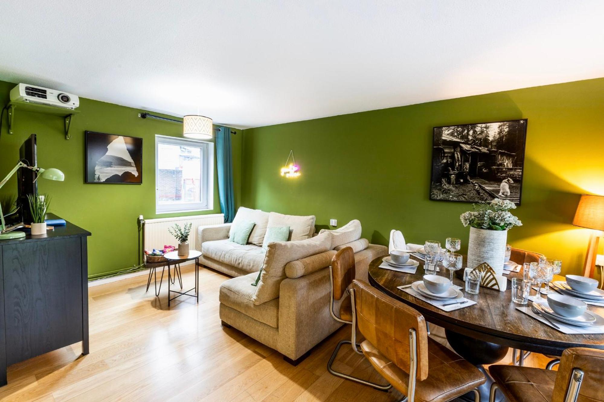 Apartment Luxury 5 Star Retreat, London Bridge Apt, With Free Parking-Mobilerate Offers-Genius Bdc Offers-Wifi-Games-Netflix-Citycenter- Sleeps7!