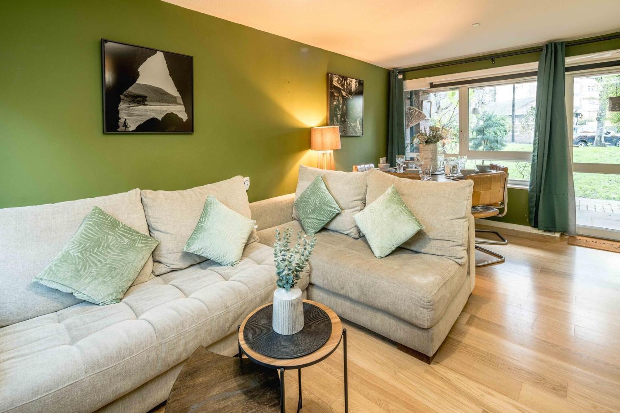 Luxury 5 Star Retreat, London Bridge Apt, With Free Parking-Mobilerate Offers-Genius Bdc Offers-Wifi-Games-Netflix-Citycenter- Sleeps7! London