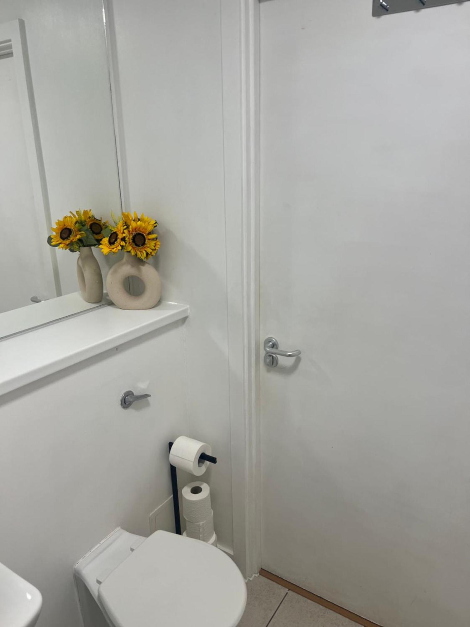 1988 Homes - Greenwich Apartment London