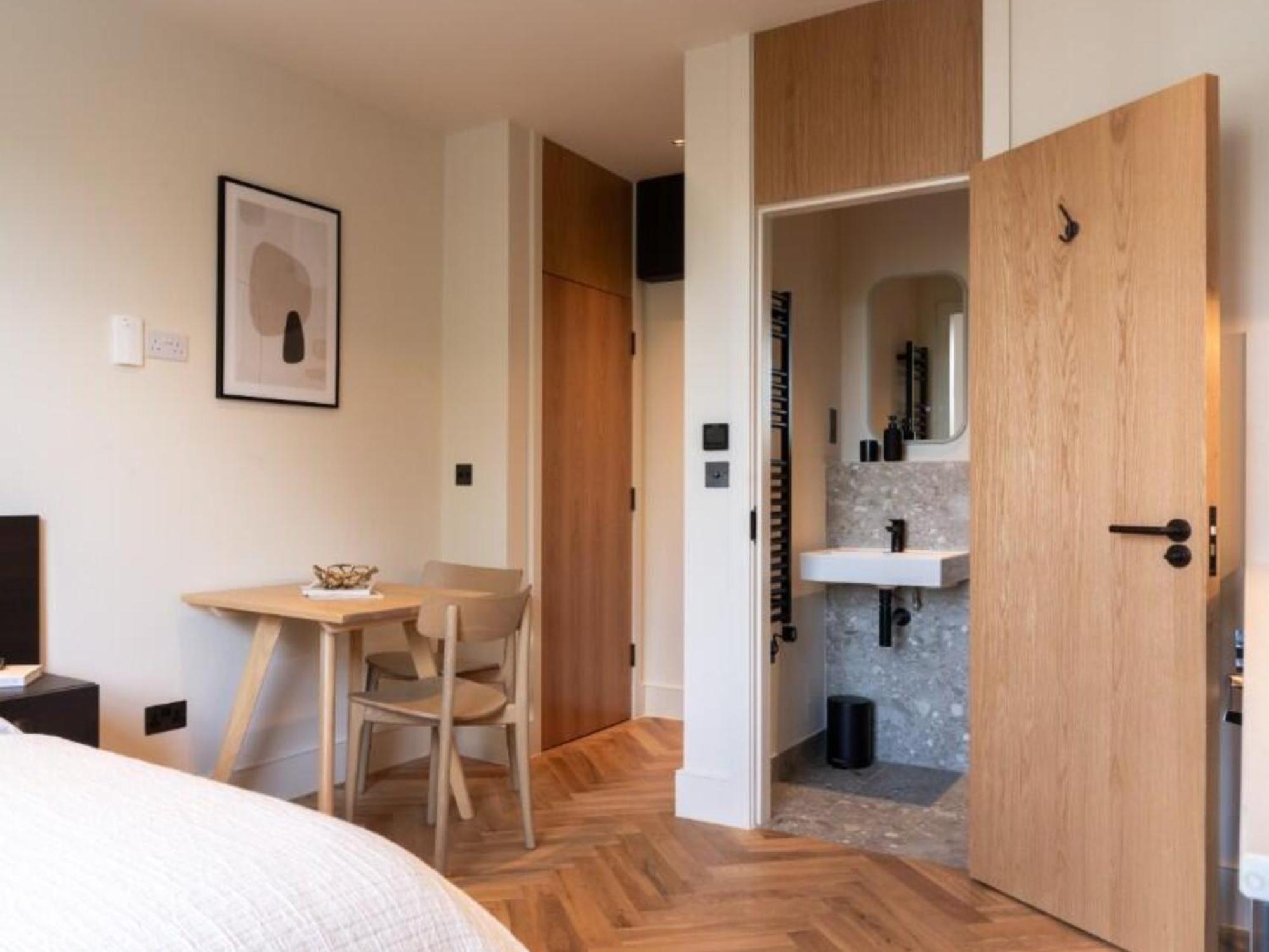 Ensuite, Exclusive Experiences Homestay London