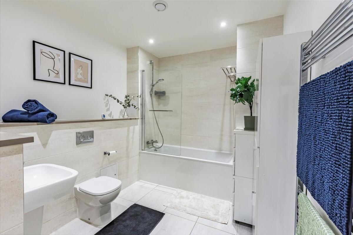 Cozy 2 Bedrooms, Devons Rd Dlr * London