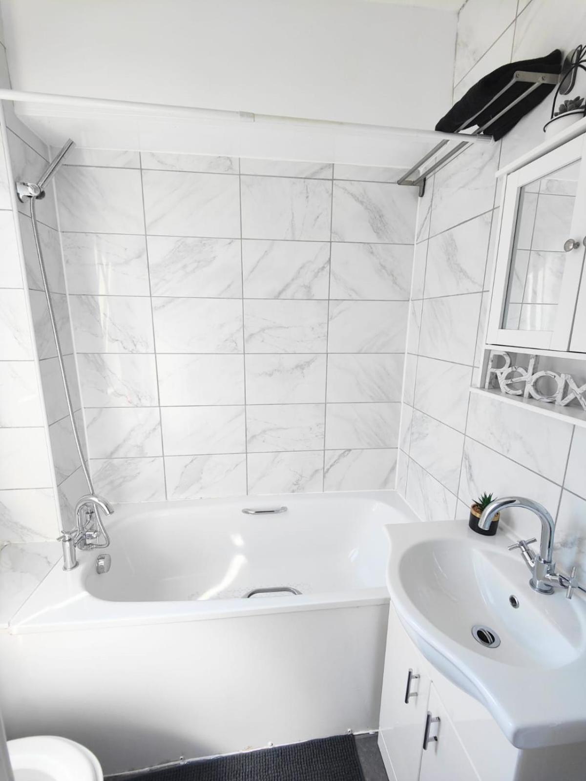 Bright 1 Bed Flat Near Bridge * London