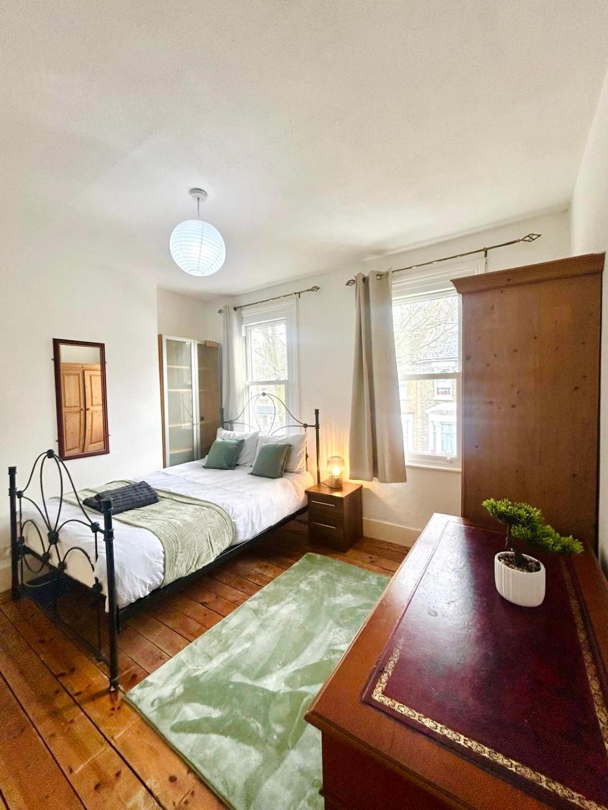 Stunning 2bedroom House With Backyard In Stratford London