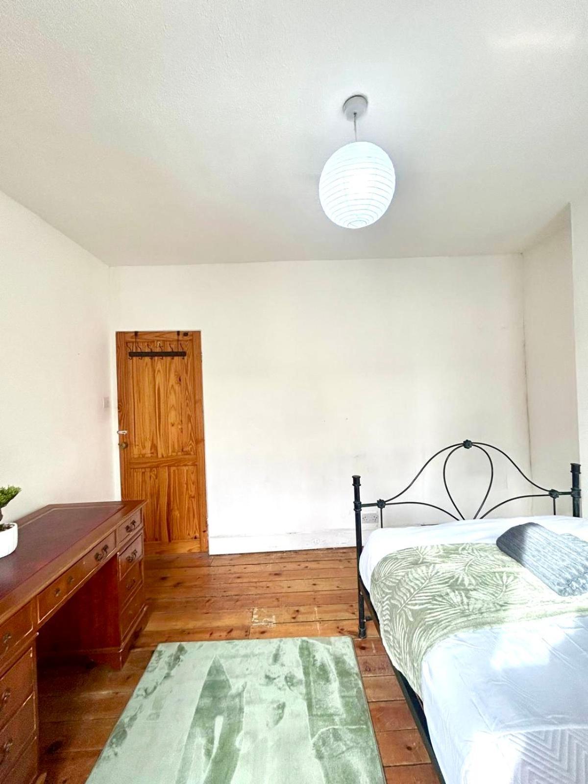 Apartment Stunning 2bedroom House With Backyard In Stratford London