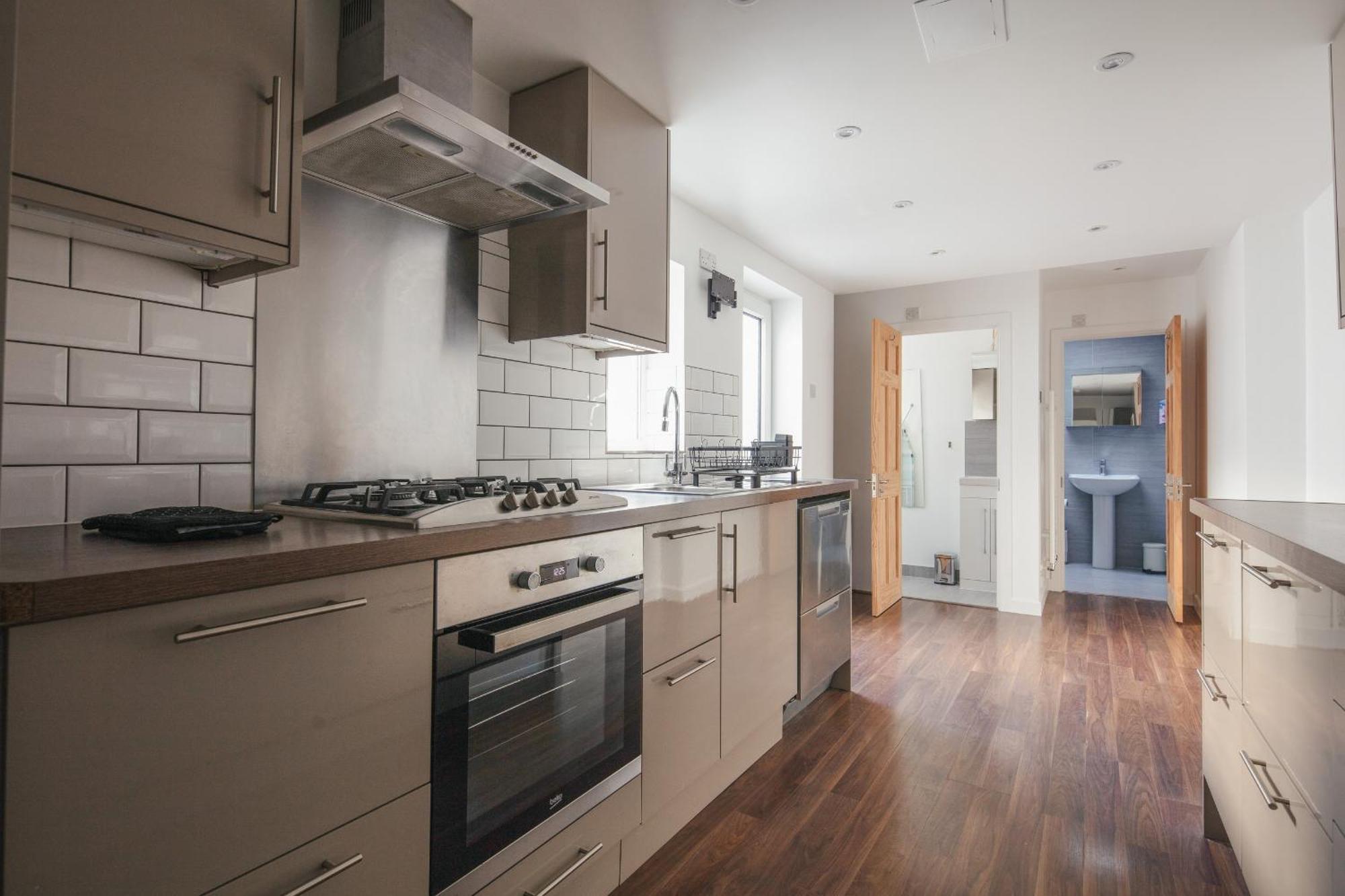 Spacious 3 Bedroom With Ps5 And Pool Table Near O2 Arena Canary Wharf And Elizabeth Line To *