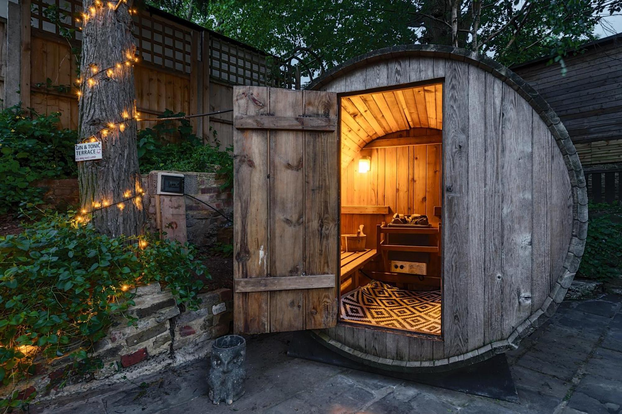 The Ridge - Luxury Designer With Hot Tub And Sauna, Bexley Borough Of Villa