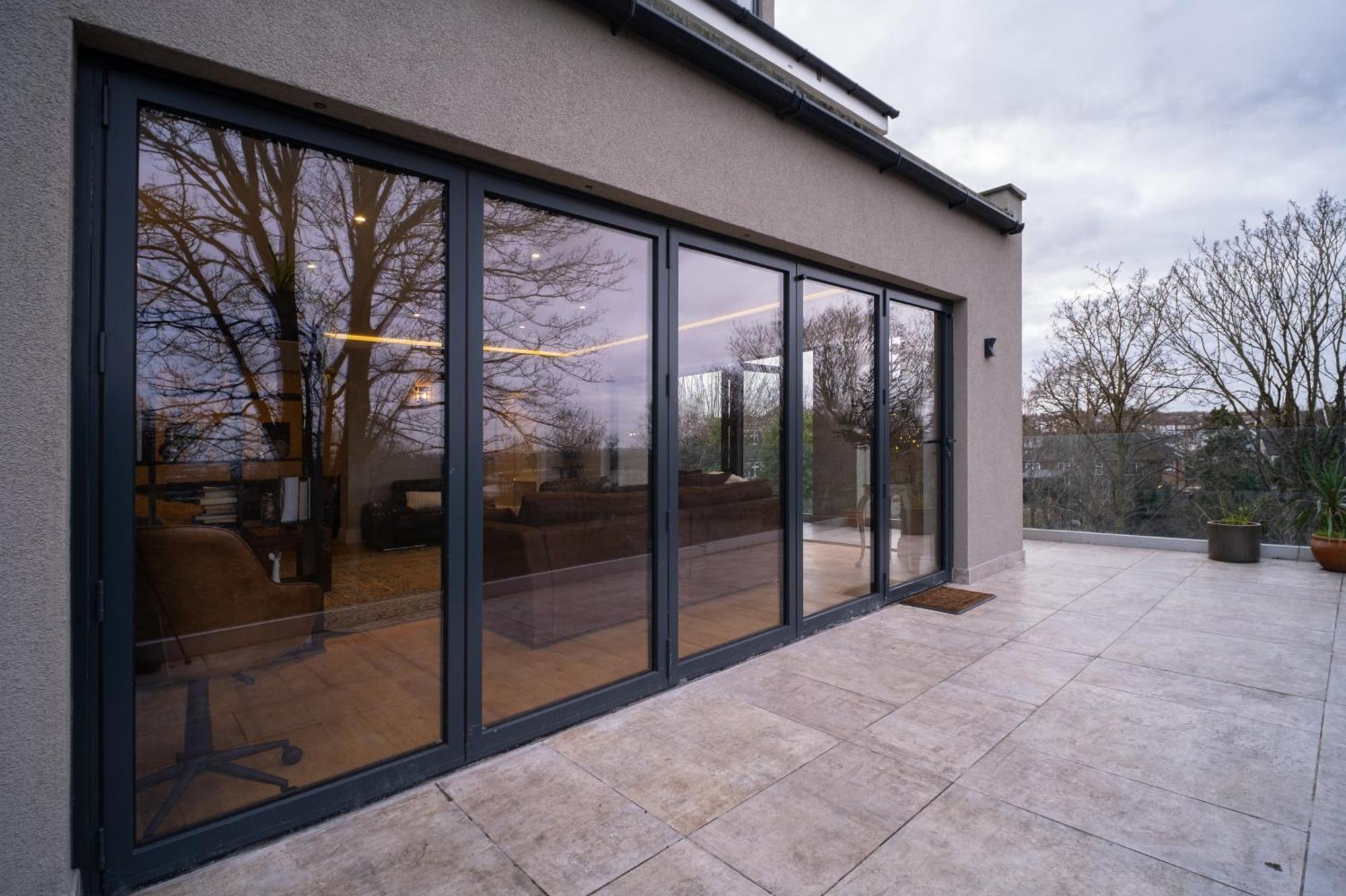 The Ridge - Luxury Designer With Hot Tub And Sauna, Bexley Borough Of *