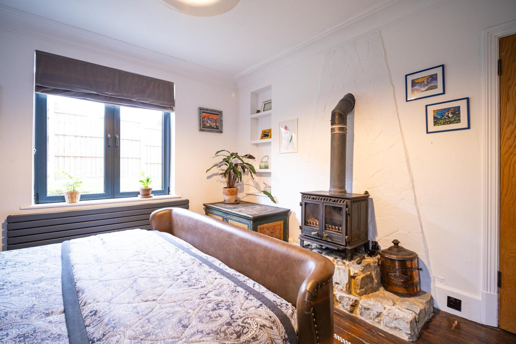 The Ridge - Luxury Designer With Hot Tub And Sauna, Bexley Borough Of Villa