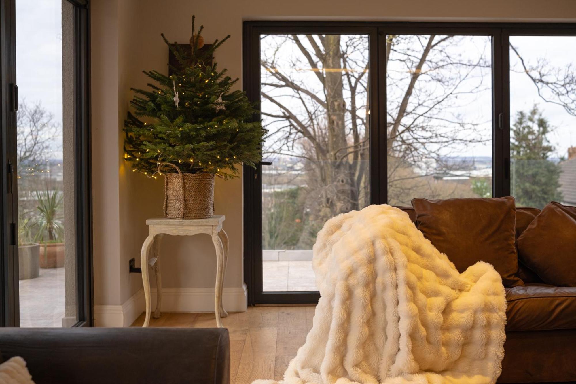 Villa The Ridge - Luxury Designer With Hot Tub And Sauna, Bexley Borough Of
