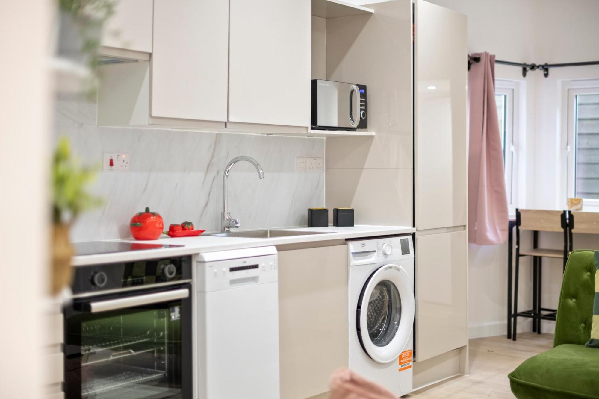 Convenient In Greenwich By 53 Degrees Property, Ideal For Long Stays, Location! *
