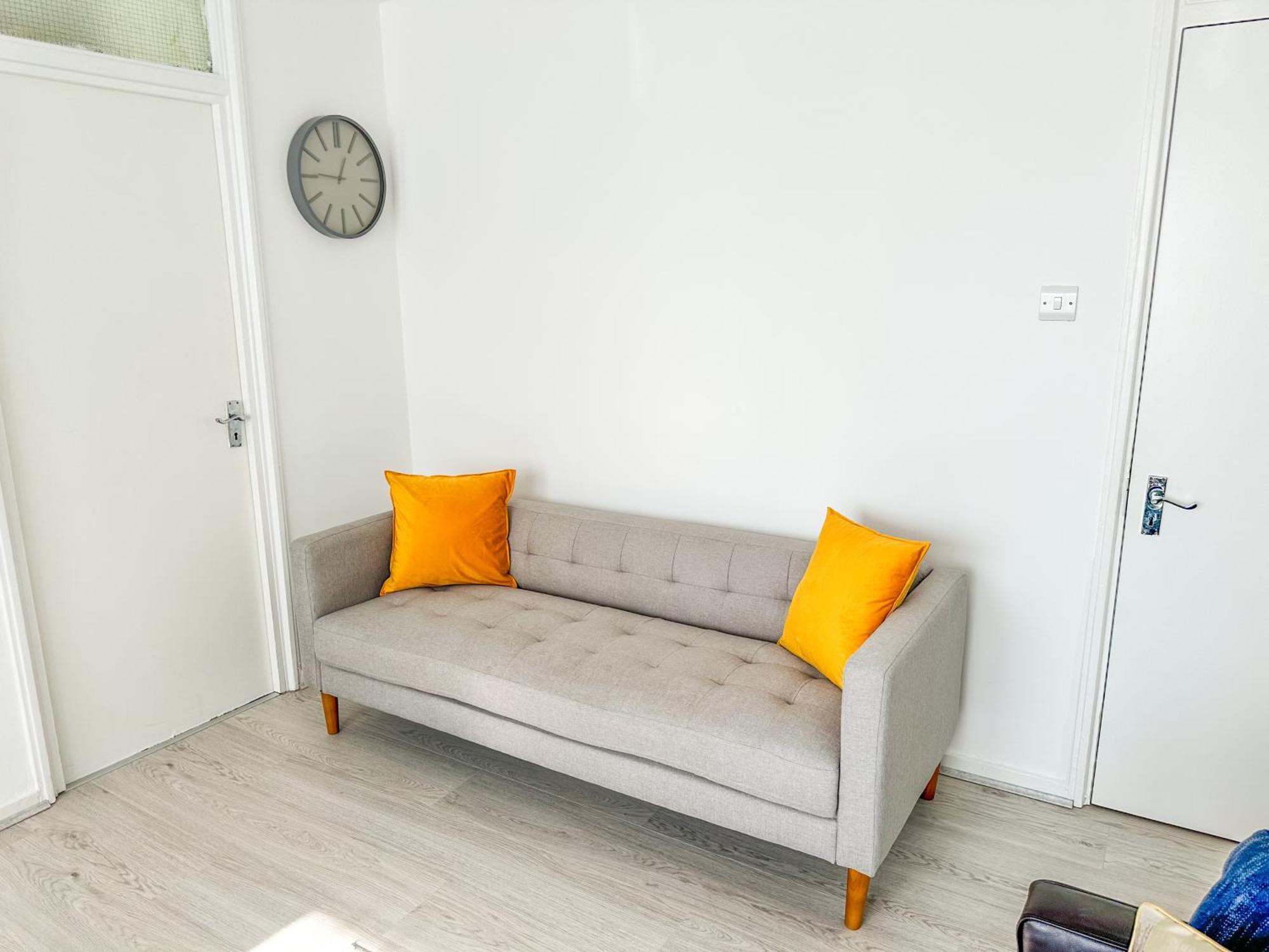 3 Bedroom Flat Haggerston, Hackney, * London