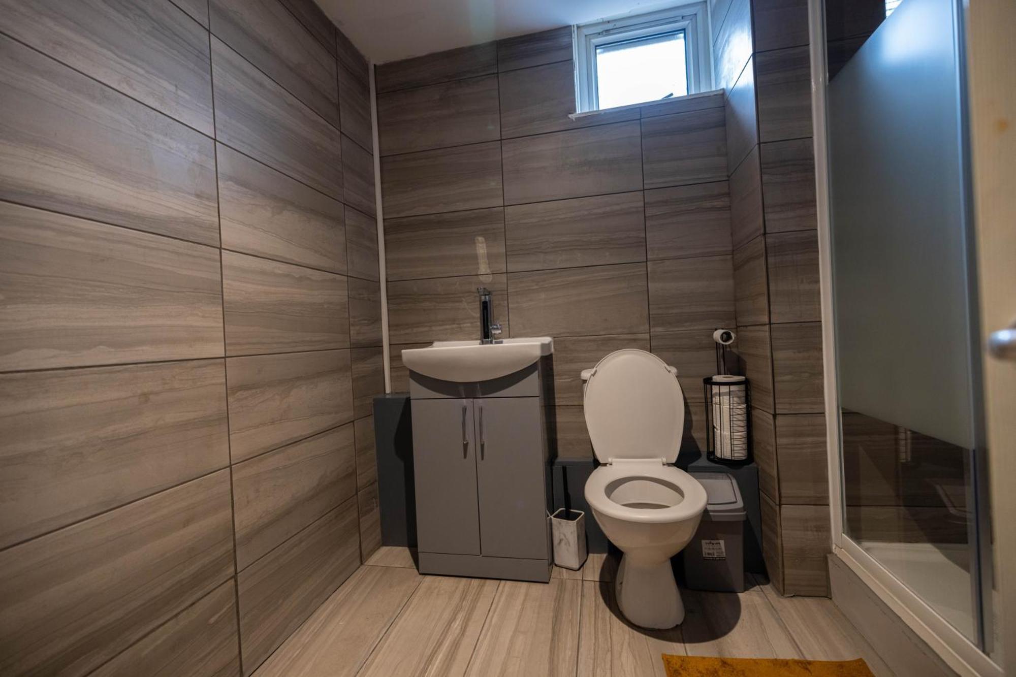 Apartment 3bed -city-8guests-freeparking-fastwifi London