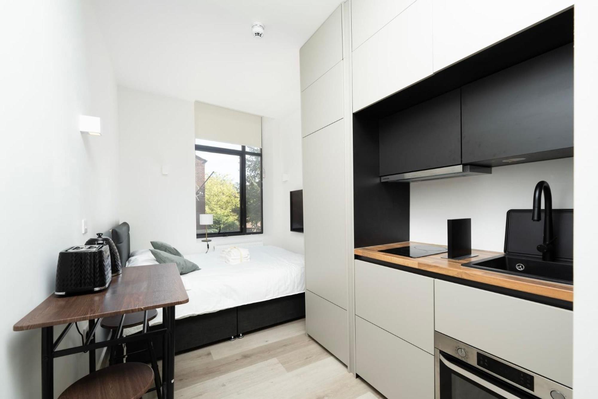 Modern Living At Antigallican In Leilighet
