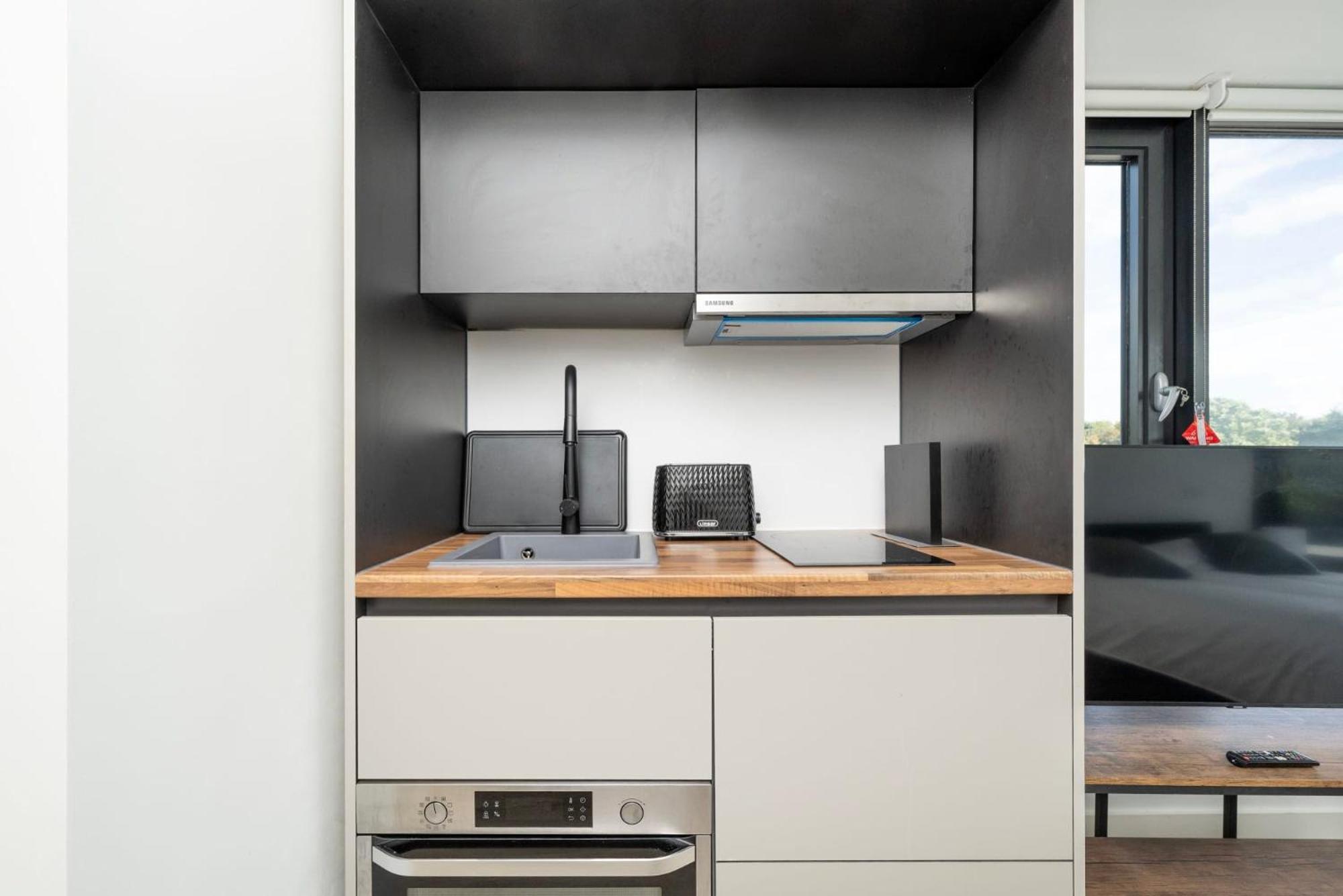 Modern Living At Antigallican In Leilighet *