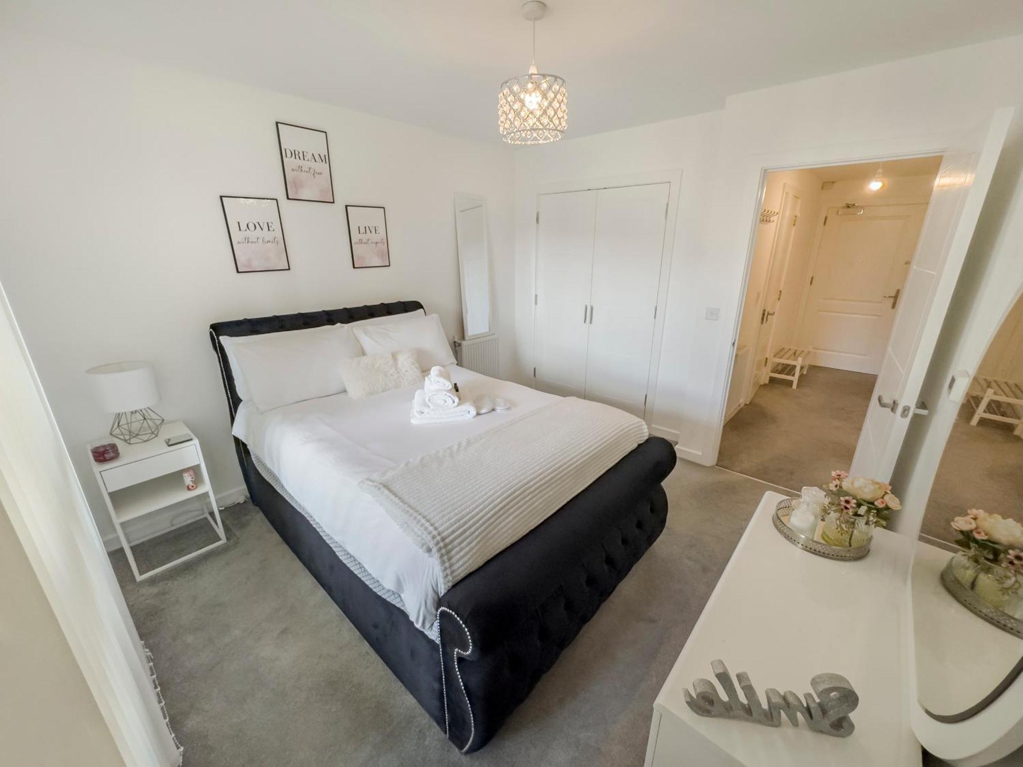 Apartment Greenwich With A River View & Balcony Near The 02 Arena & North Greenwich With Free Wifi & Fast Links Into
