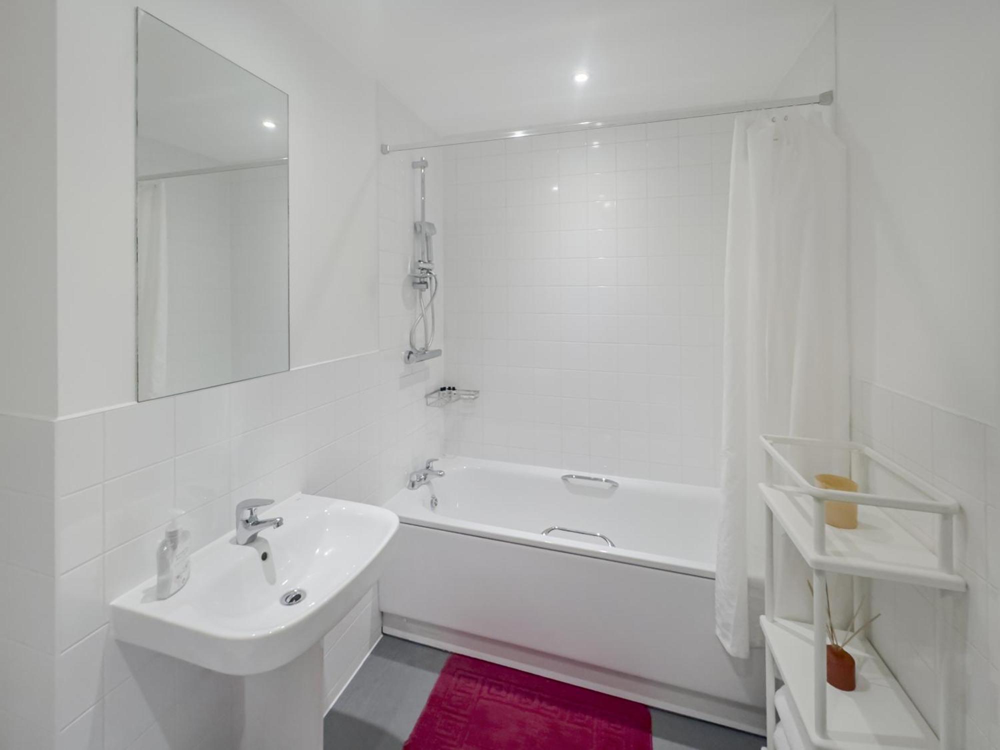 Greenwich With A River View & Balcony Near The 02 Arena & North Greenwich With Free Wifi & Fast Links Into Apartment London