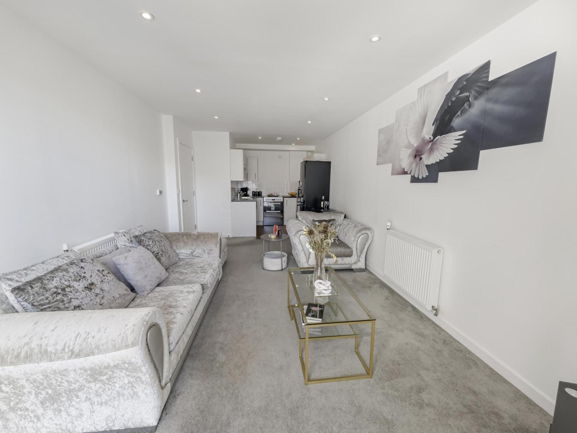 Greenwich With A River View & Balcony Near The 02 Arena & North Greenwich With Free Wifi & Fast Links Into Apartment