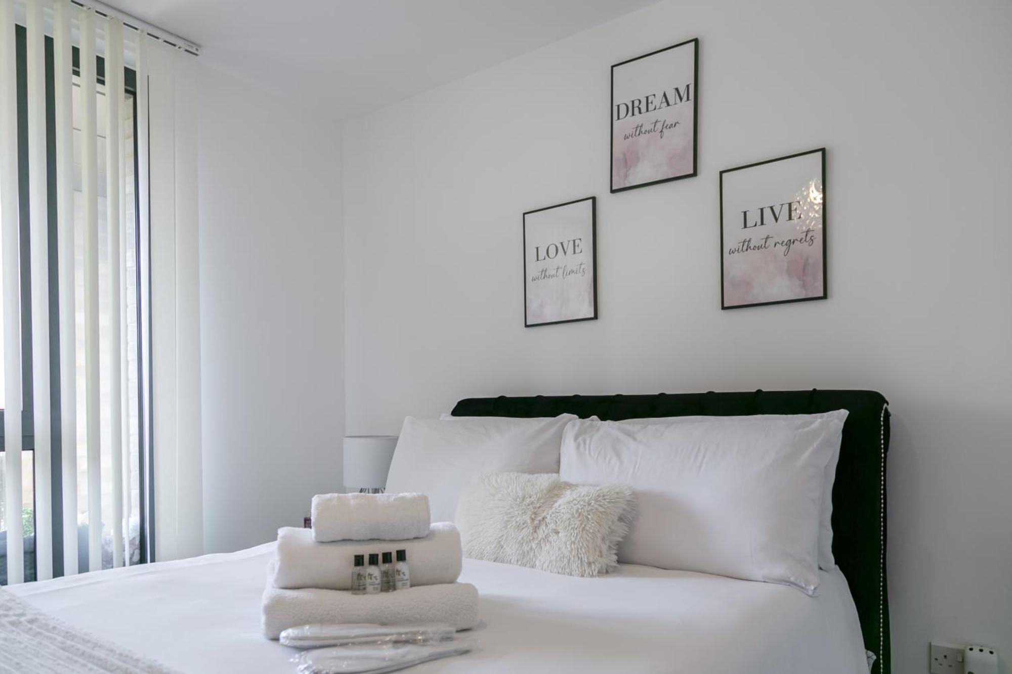 Greenwich With A River View & Balcony Near The 02 Arena & North Greenwich With Free Wifi & Fast Links Into Apartment London