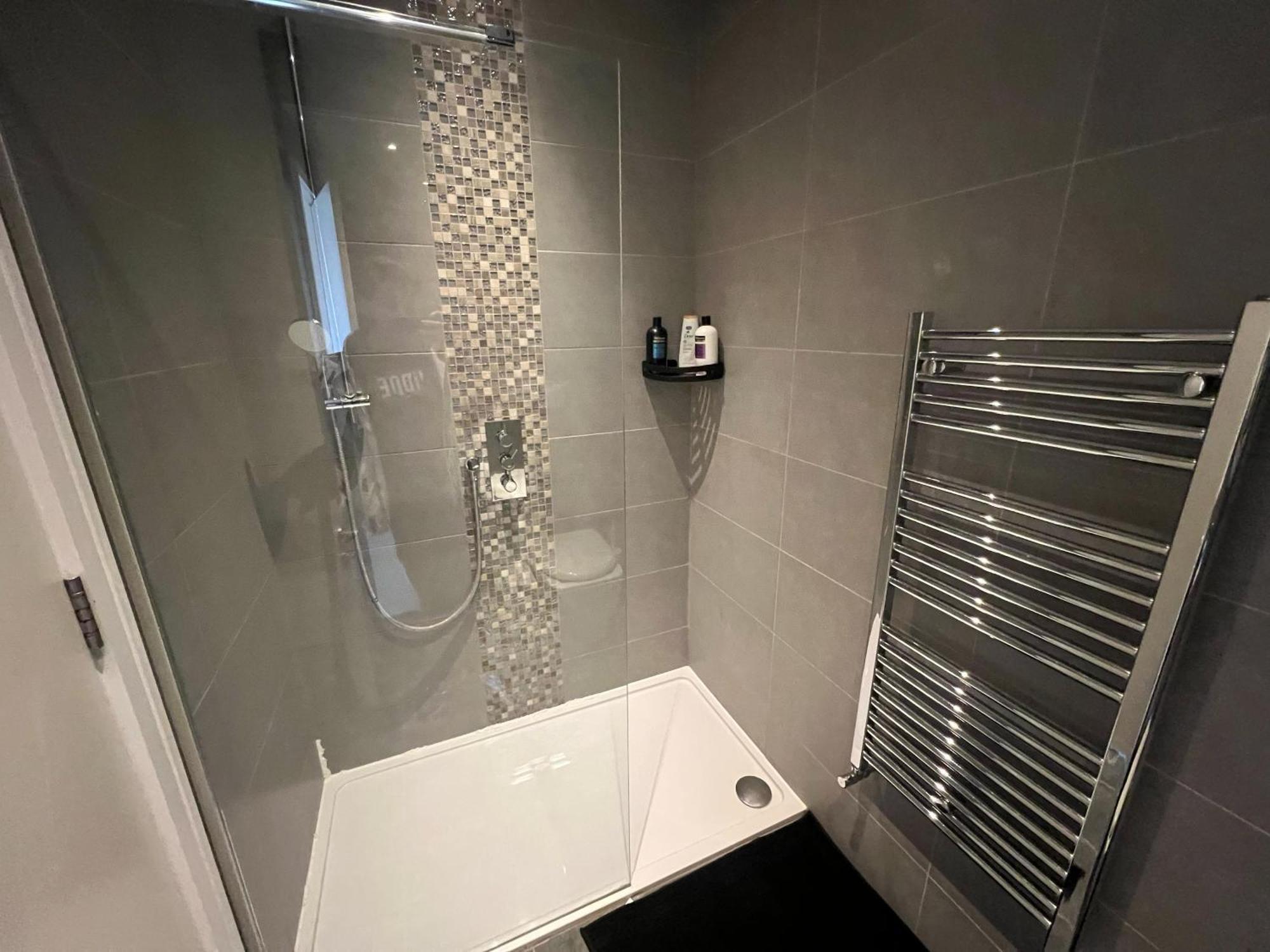 Apartment Sleek 3-bedroom Flat With Lift & Wi-fi In Southwark, Borough Near The Shard London