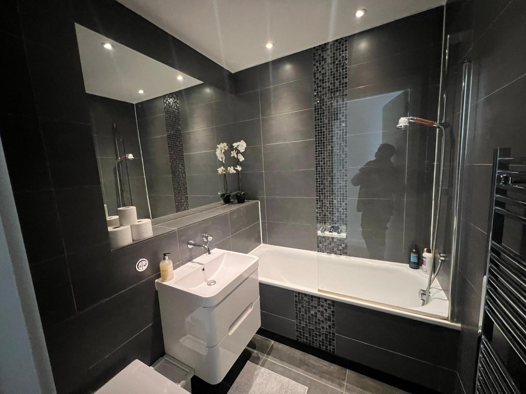 Sleek 3-bedroom Flat With Lift & Wi-fi In Southwark, Borough Near The Shard Apartment