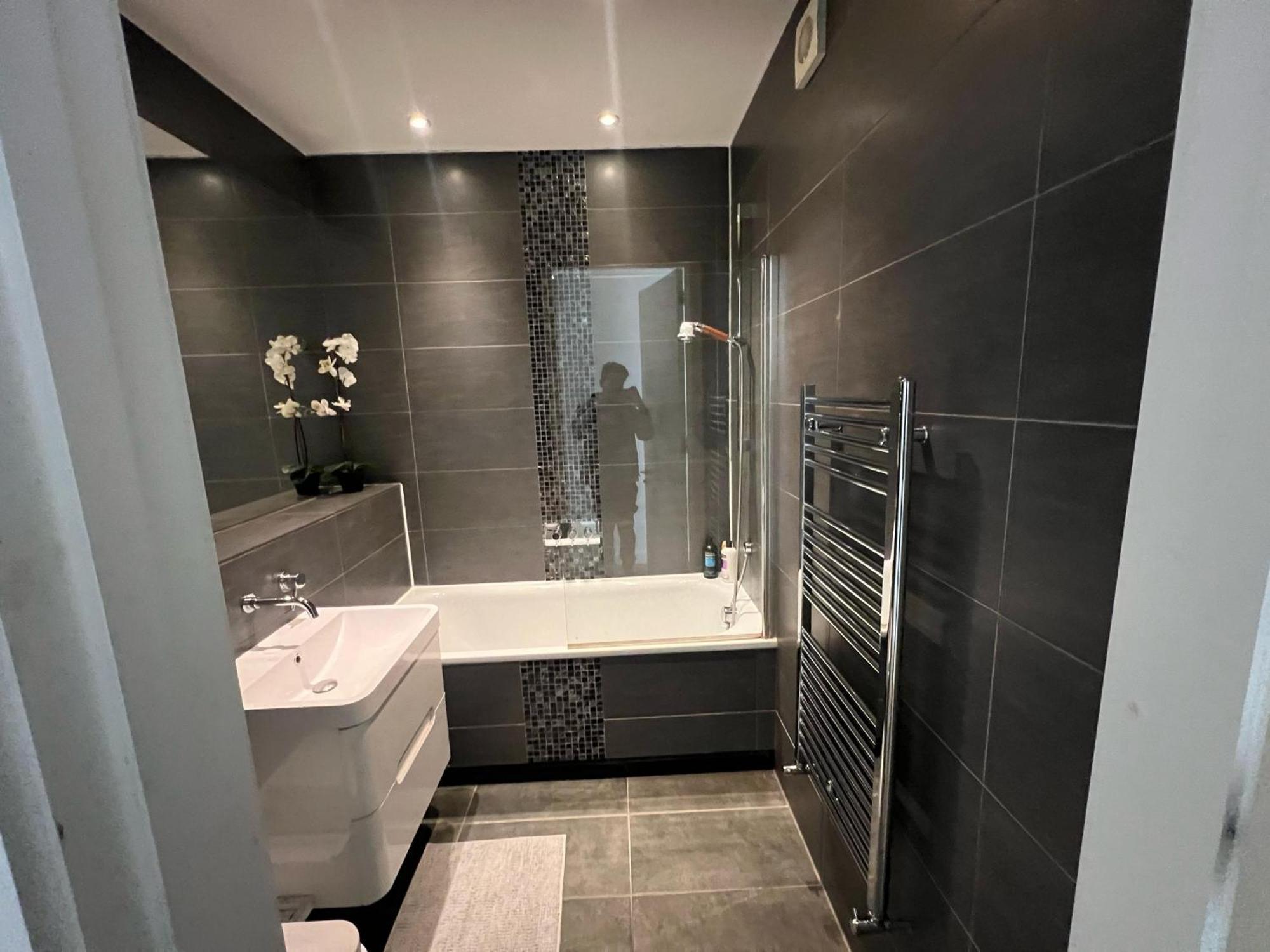 Sleek 3-bedroom Flat With Lift & Wi-fi In Southwark, Borough Near The Shard * London