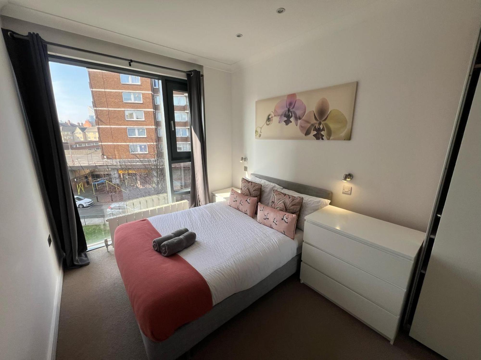 Apartment Sleek 3-bedroom Flat With Lift & Wi-fi In Southwark, Borough Near The Shard