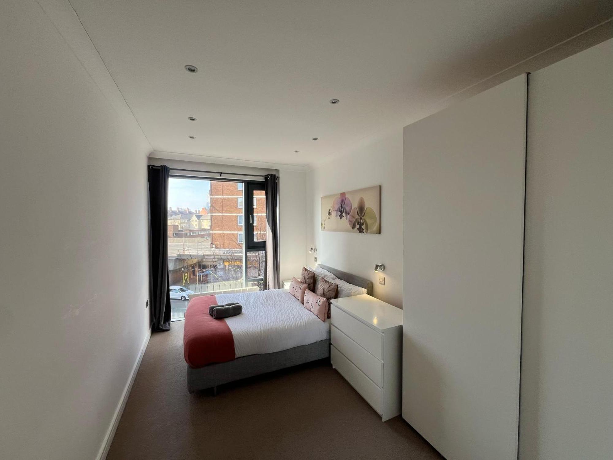 Sleek 3-bedroom Flat With Lift & Wi-fi In Southwark, Borough Near The Shard Apartment London