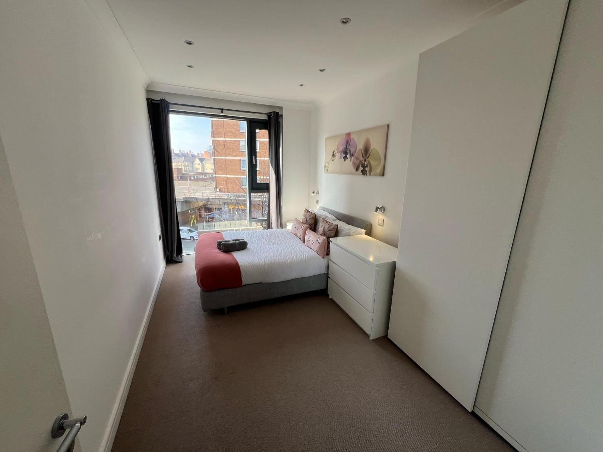Apartment Sleek 3-bedroom Flat With Lift & Wi-fi In Southwark, Borough Near The Shard London