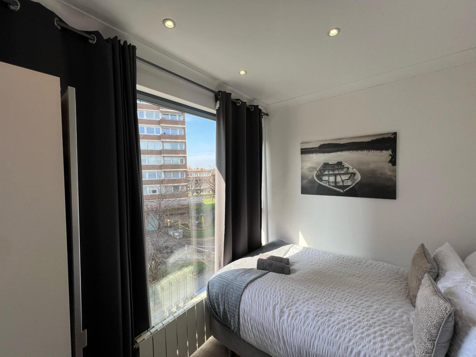 Sleek 3-bedroom Flat With Lift & Wi-fi In Southwark, Borough Near The Shard London