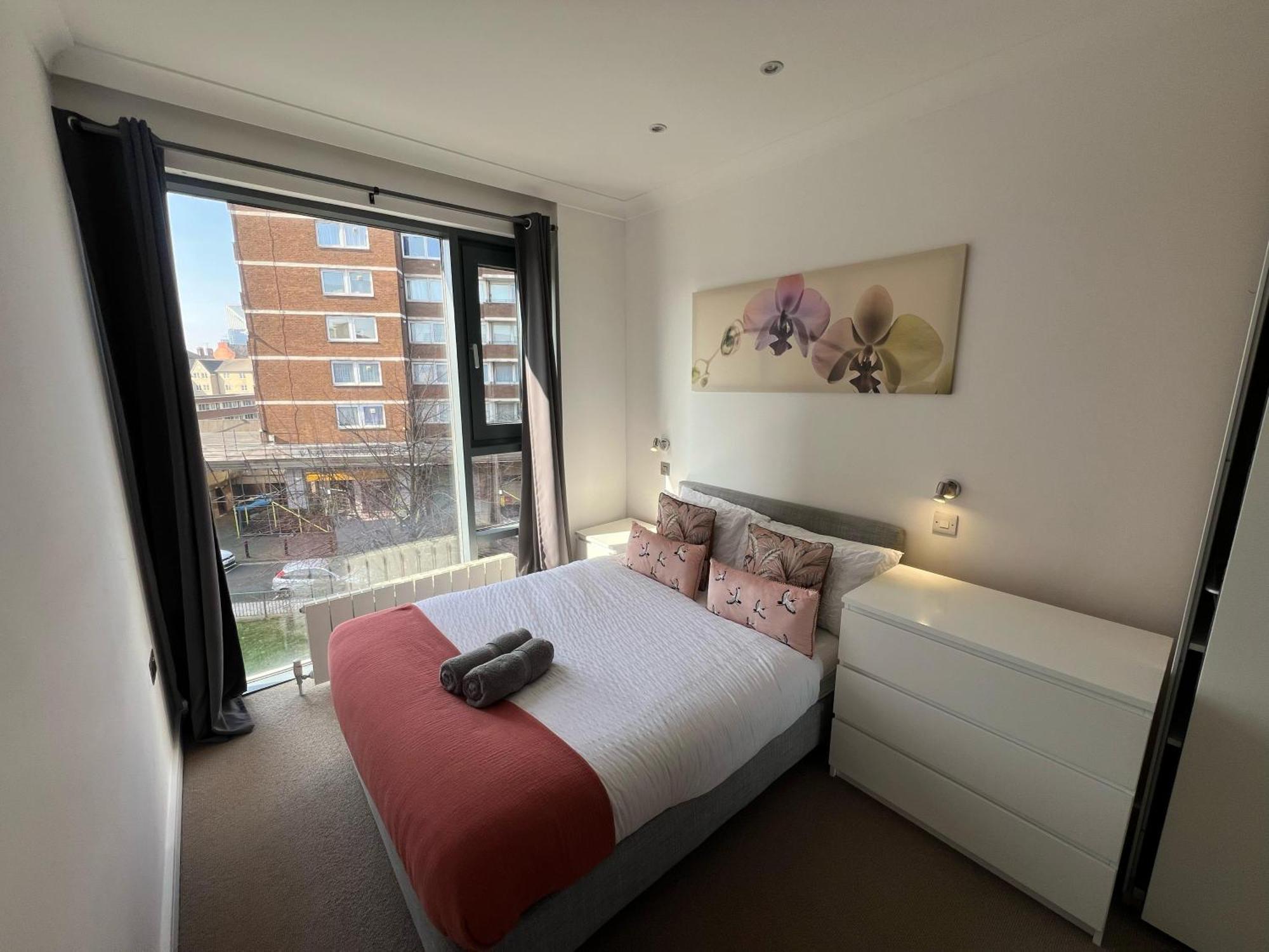 Apartment Sleek 3-bedroom Flat With Lift & Wi-fi In Southwark, Borough Near The Shard