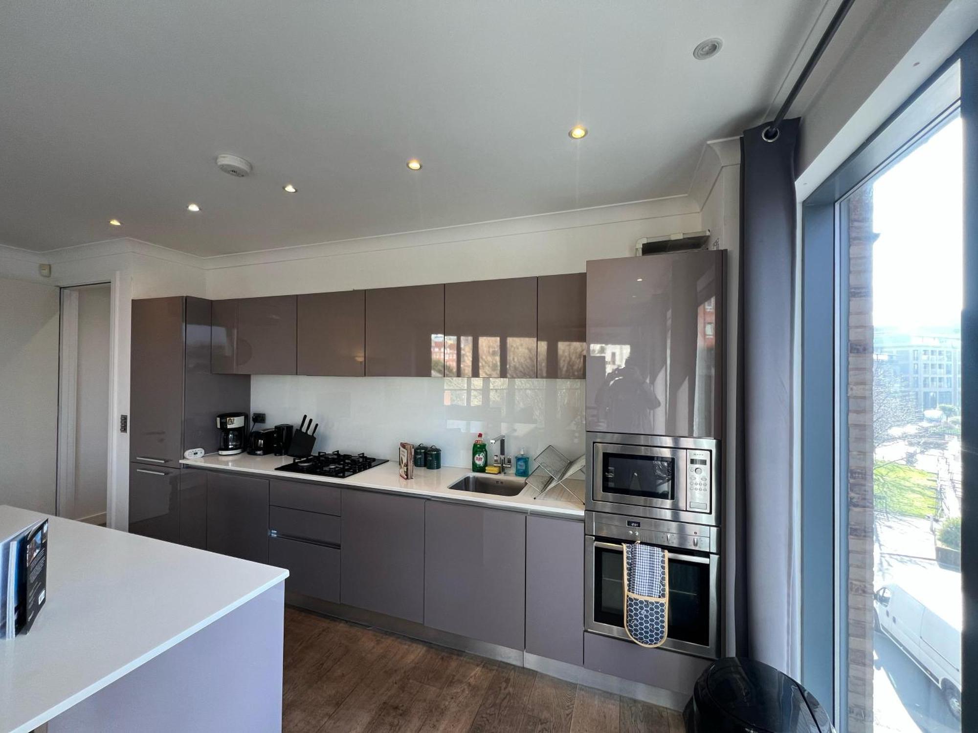 Sleek 3-bedroom Flat With Lift & Wi-fi In Southwark, Borough Near The Shard *