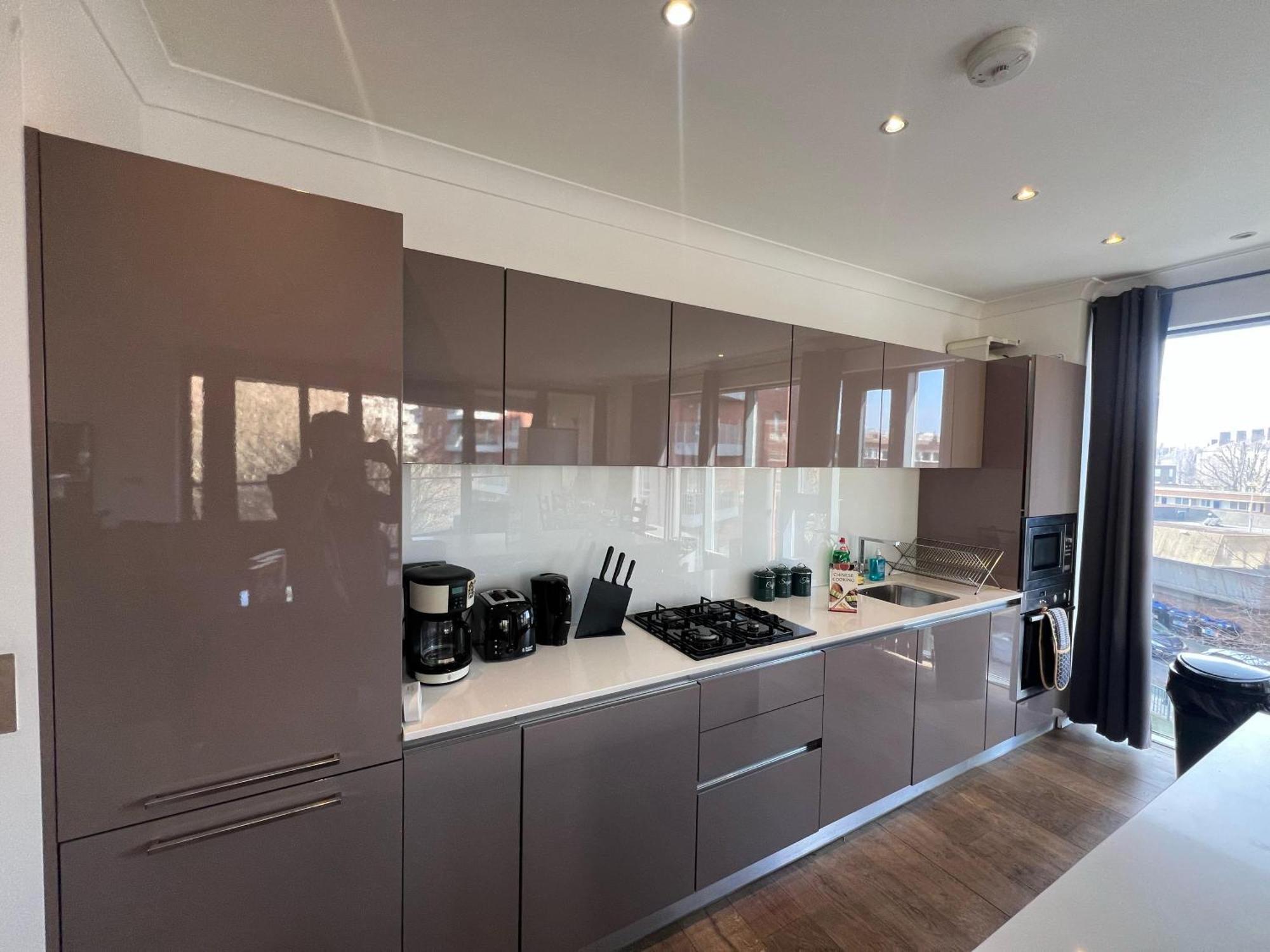 Sleek 3-bedroom Flat With Lift & Wi-fi In Southwark, Borough Near The Shard London