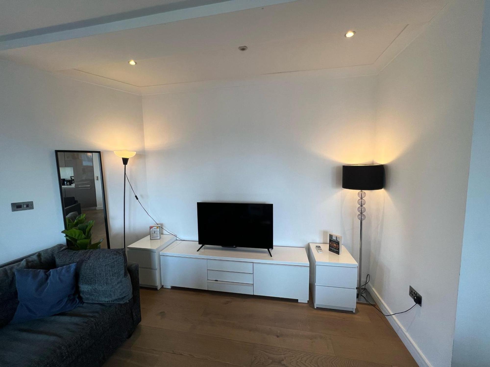 Apartment Sleek 3-bedroom Flat With Lift & Wi-fi In Southwark, Borough Near The Shard *