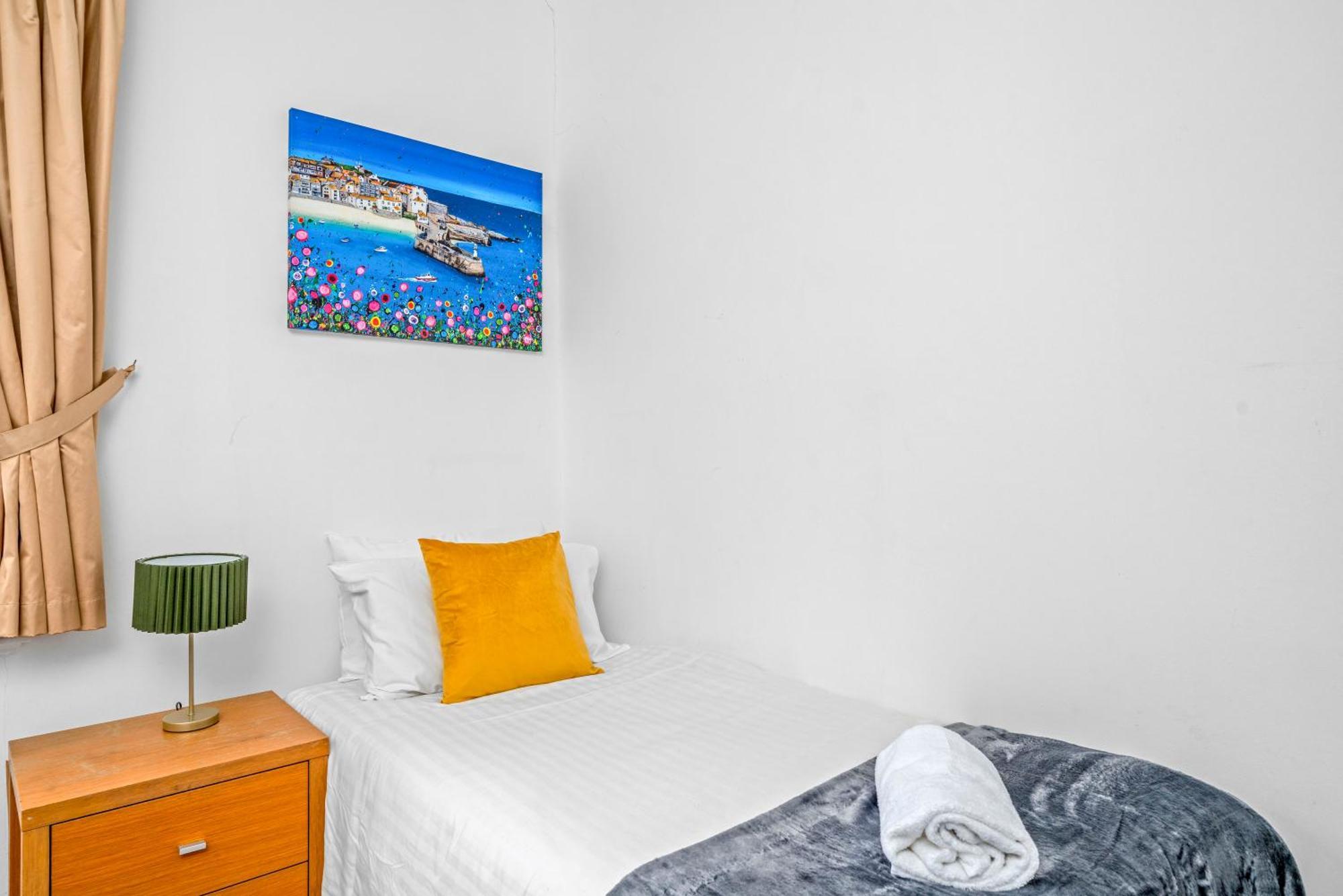 Comfort And Space In Canary Wharf With Easy Access To Excel, O2 Arena And Airport London