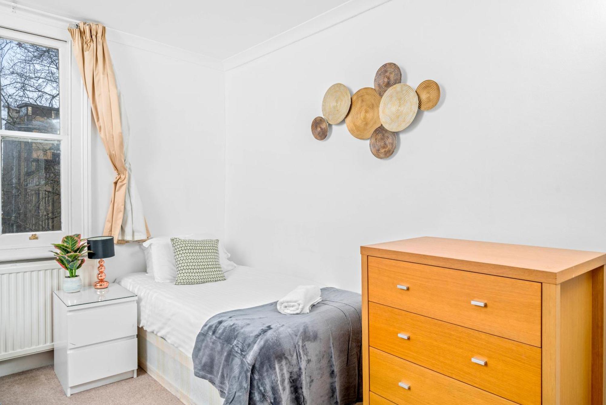 Comfort And Space In Canary Wharf With Easy Access To Excel, O2 Arena And Airport Apartment