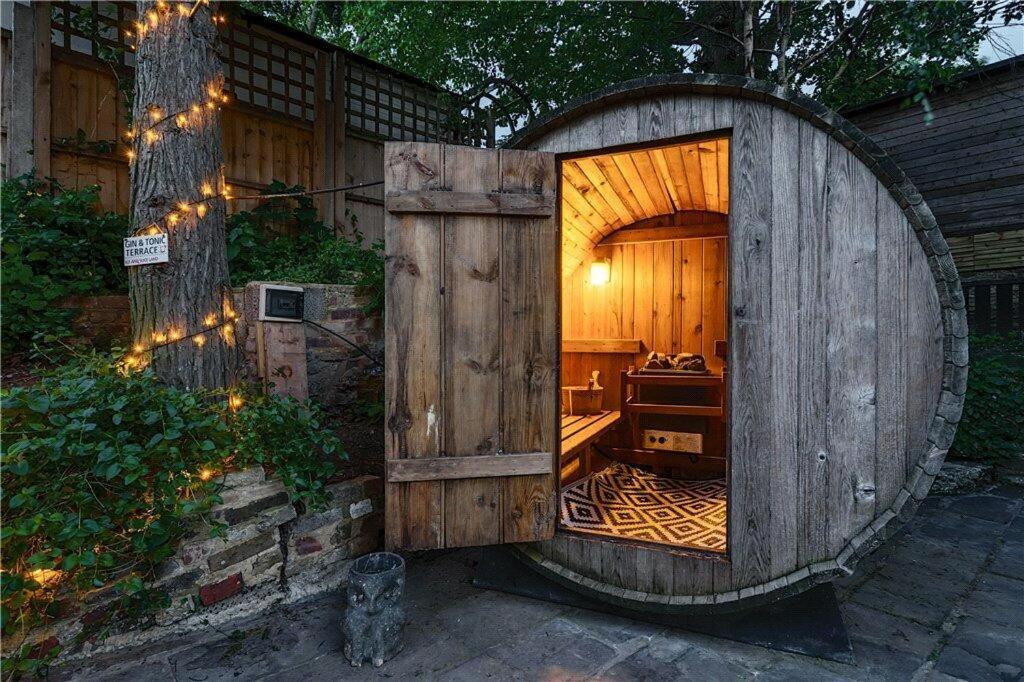 Villa The Ridge - Luxury Designer With Hot Tub And Sauna, Bexley Borough Of *