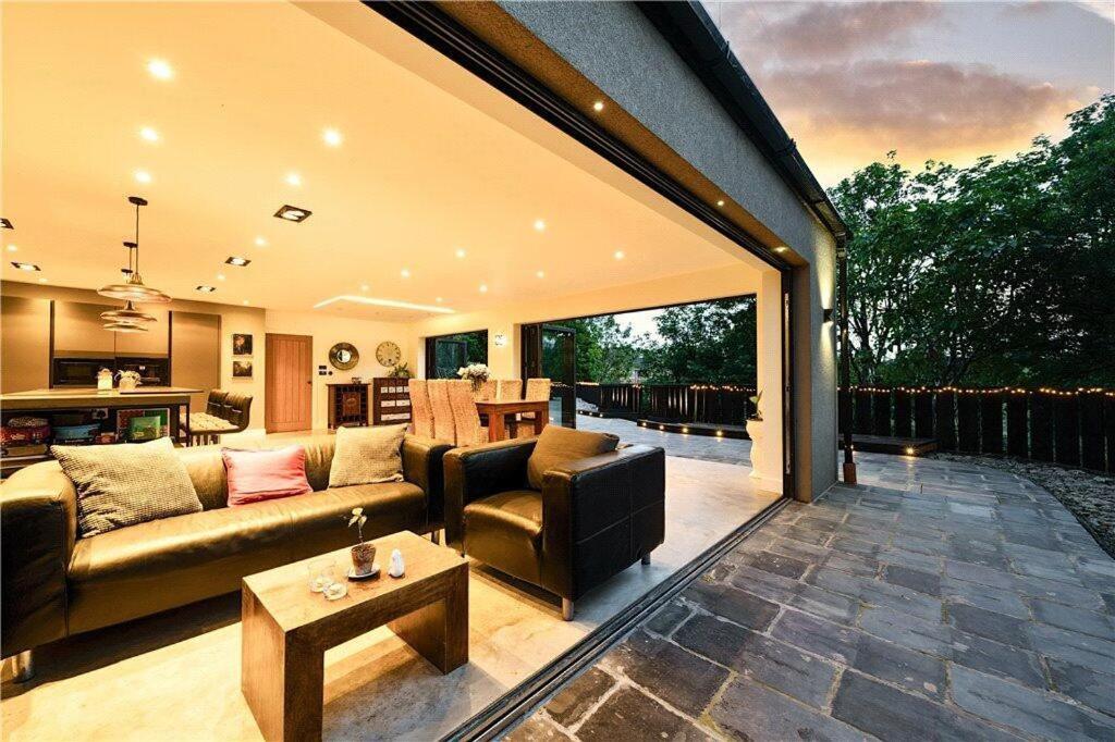 The Ridge - Luxury Designer With Hot Tub And Sauna, Bexley Borough Of Villa
