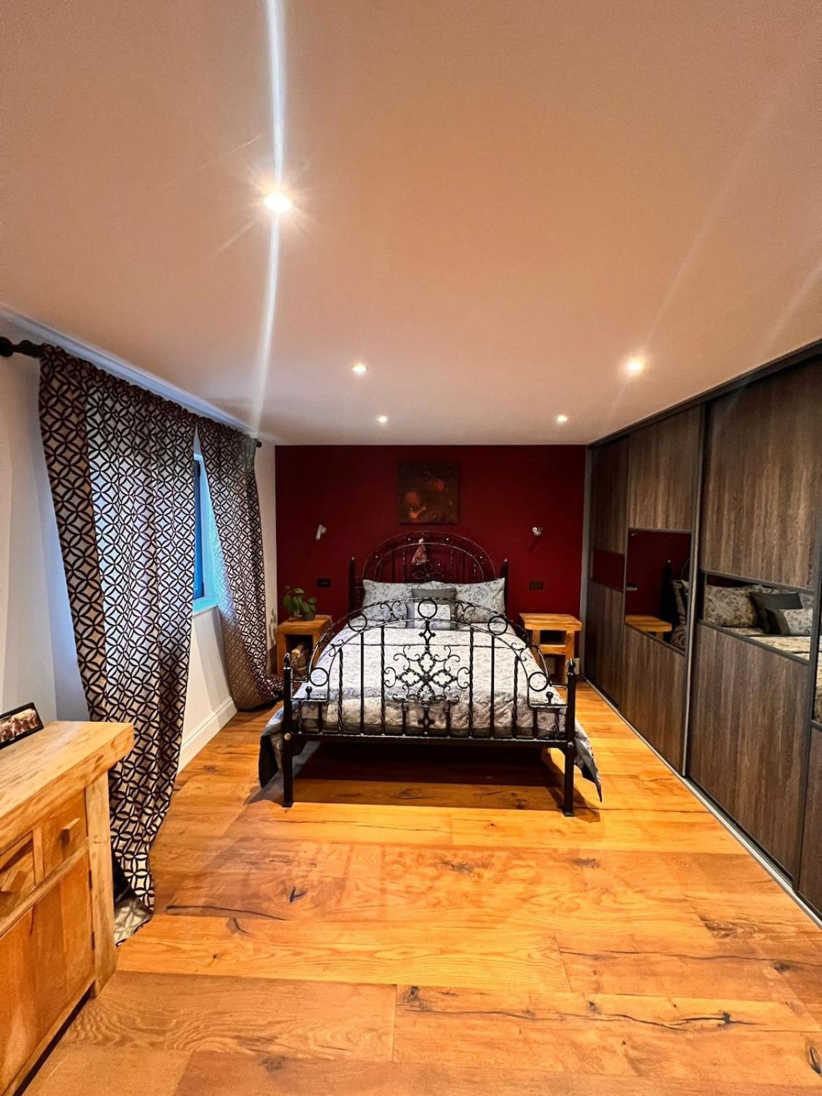The Ridge - Luxury Designer With Hot Tub And Sauna, Bexley Borough Of Villa London