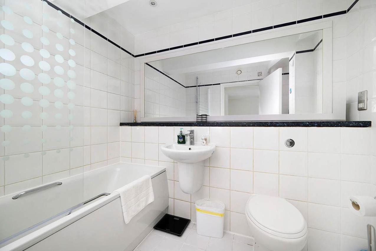 Stylish & Cozy 2-bedroom Flat With Parking Apartment London