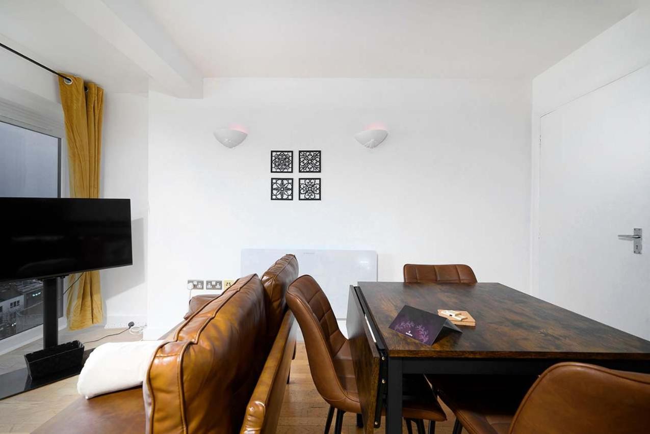 Apartment Stylish & Cozy 2-bedroom Flat With Parking London
