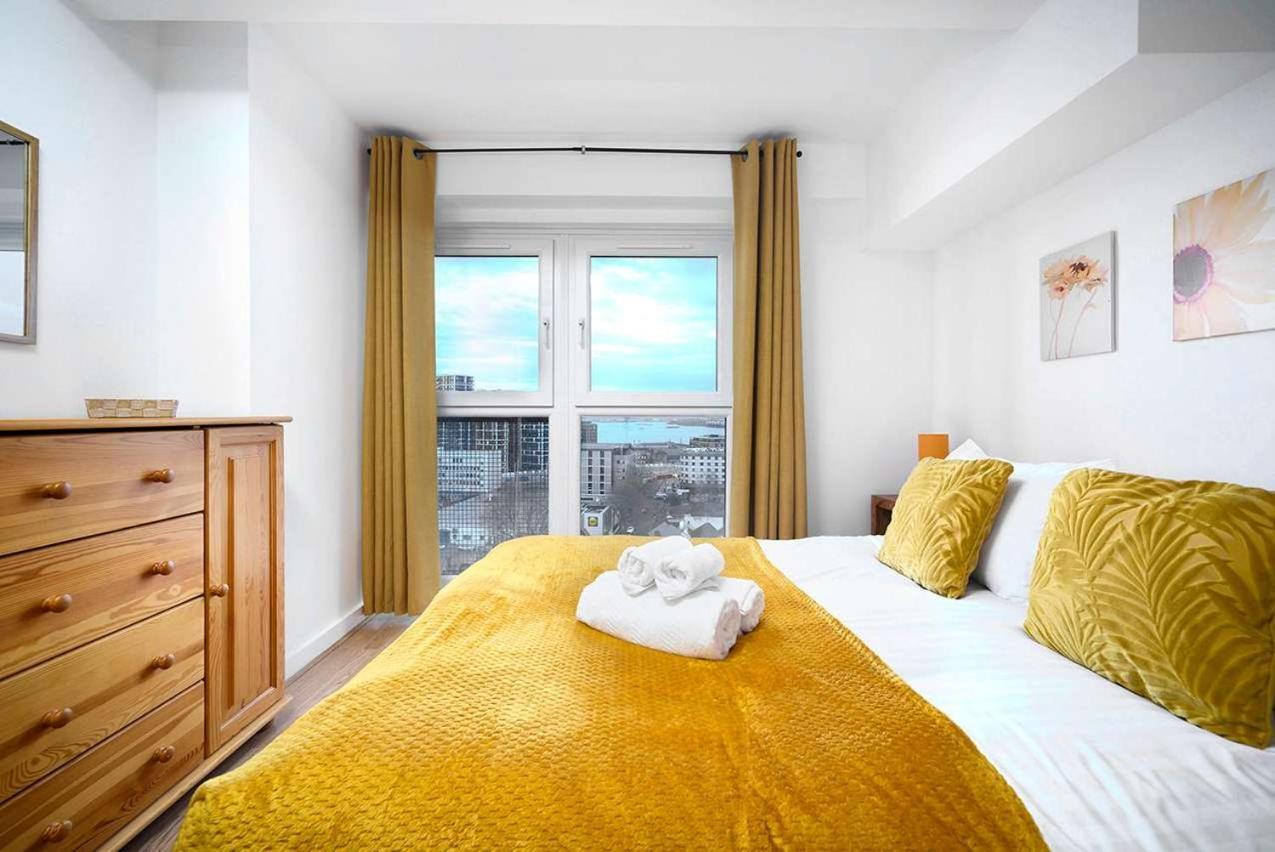 Apartment Stylish & Cozy 2-bedroom Flat With Parking London
