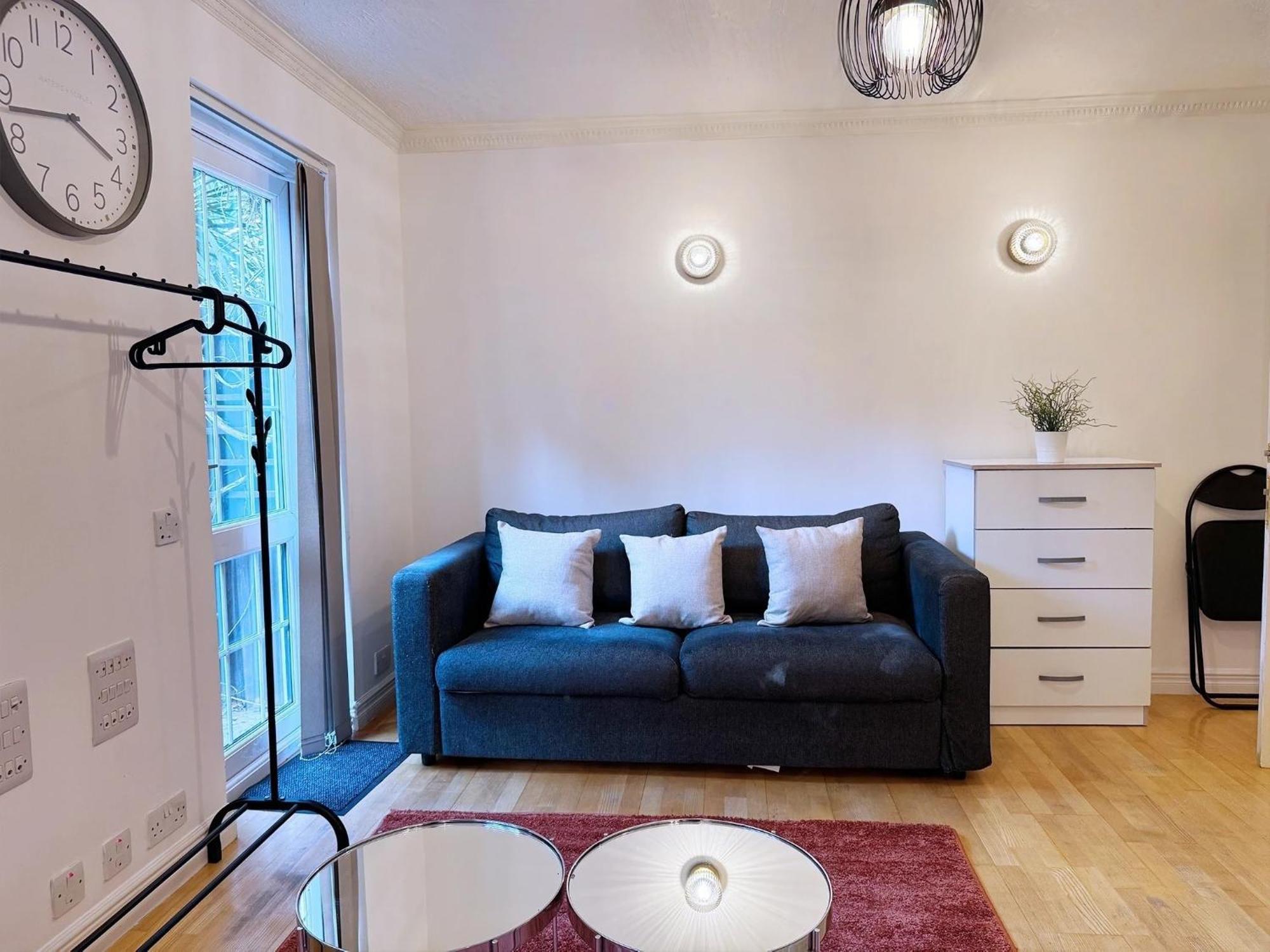 Three Bedroom House Near London Bridge