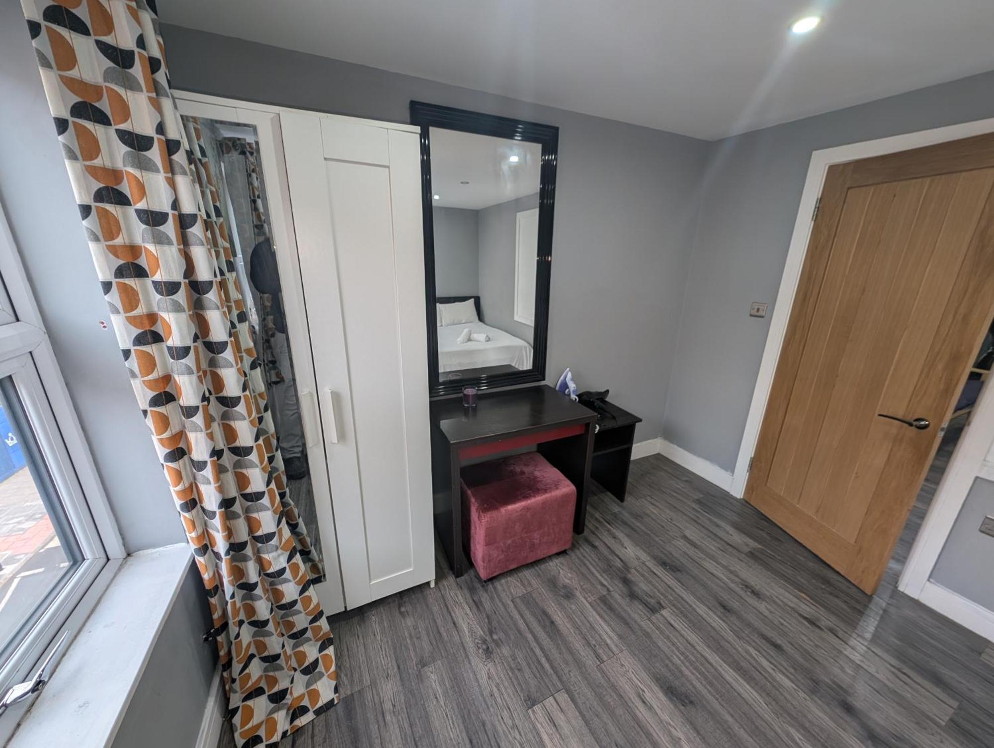 Apartment Whitechapel 3 *