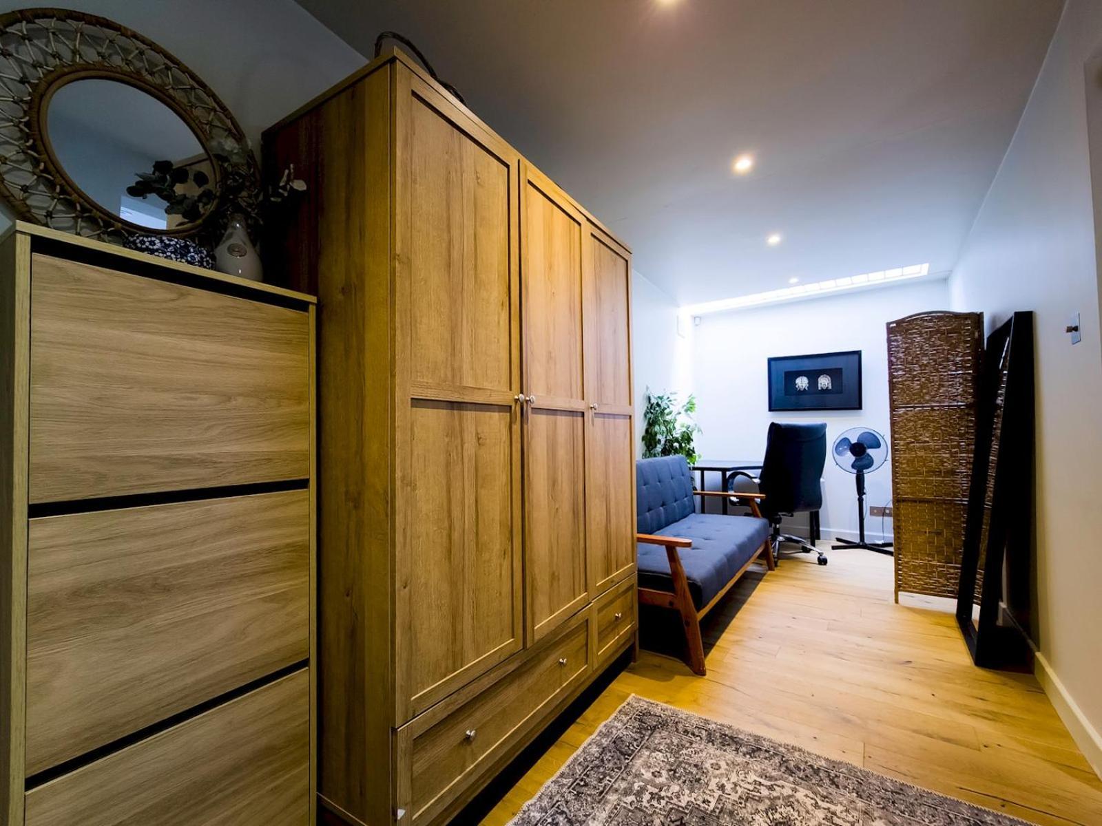 Spacious With Conservatory Dining Ptk Holiday home *