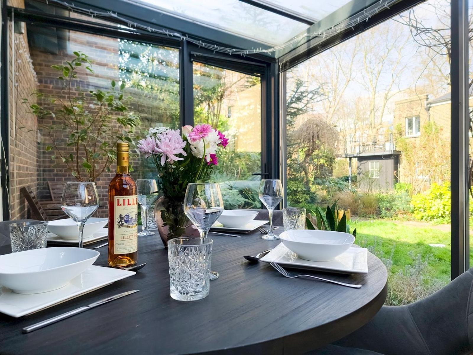 Spacious With Conservatory Dining Ptk Holiday home *