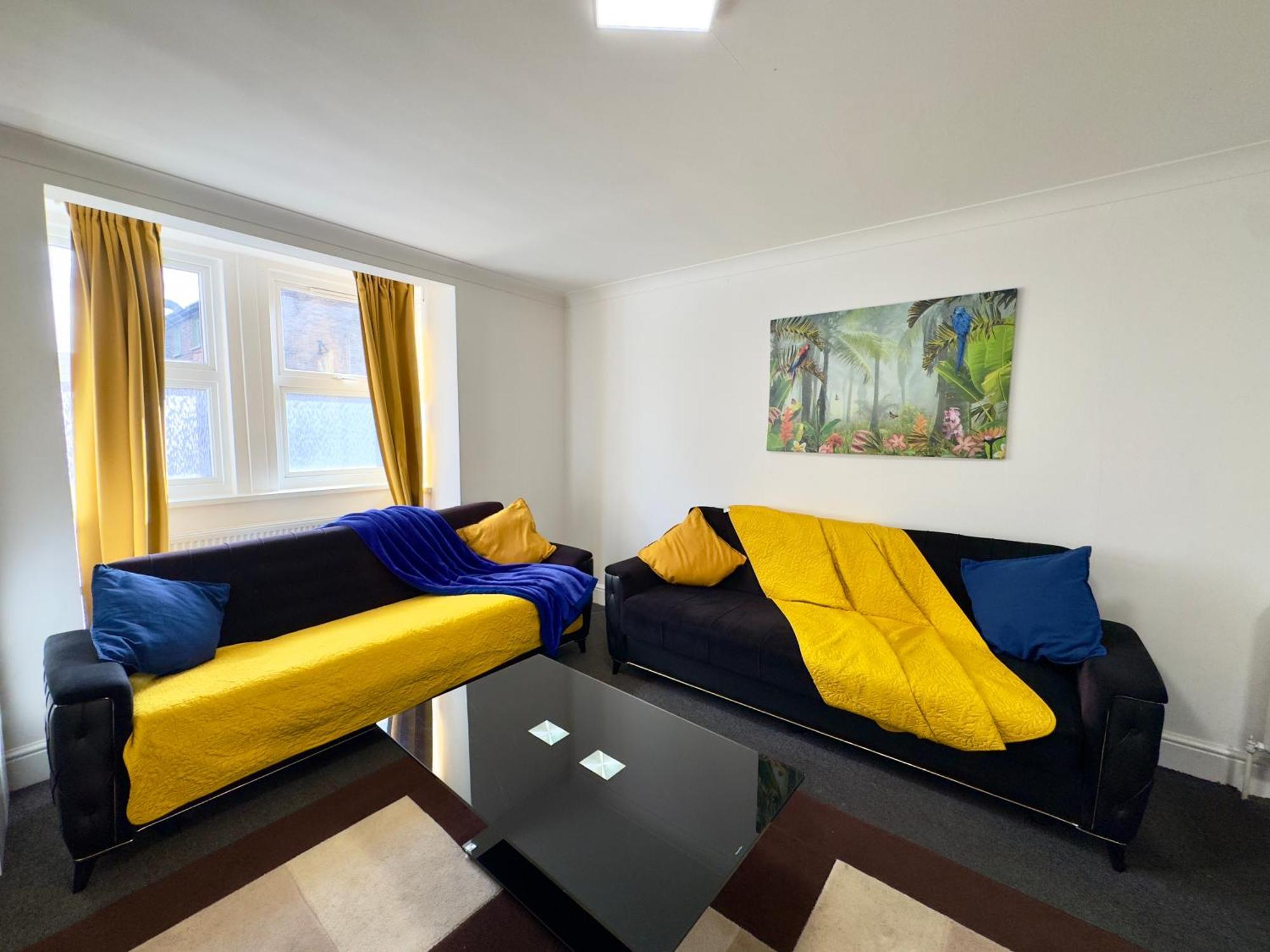4 Bedrooms House, 3 Bathrooms , Separate Reception, Full Kitchen, Garden, Parking London
